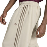 Pantalone Jogger Uomo Adidas Oversized Beige | NonSoloSport