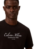 T-Shirt Uomo Calvin Klein 30S Logo Script Graphic Nero | NonSoloSport