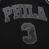 Mitchell & Ness Canotta Contrast 2K Swingman Philadelphia 76ers Allen Iverson 96-97 Uomo Nero | NonSoloSport