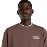 Felpa Uomo New Balance Athletics Premium Logo Crew Marrone | NonSoloSport