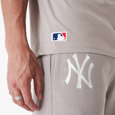 T-Shirt New Era League Essentials Ny Grigio | NonSoloSport