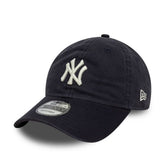 Cappello New Era 9Twenty New York Yankees MLB Washed Script Blu Navy | NonSoloSport
