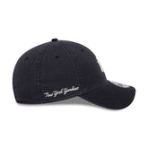 Cappello New Era 9Twenty New York Yankees MLB Washed Script Blu Navy | NonSoloSport