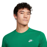 T-Shirt Uomo Nike Small Logo Nsw Club Verde | NonSoloSport