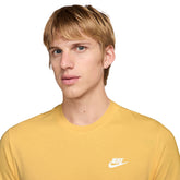 T-Shirt Uomo Nike Sportswear Club Giallo | NonSoloSport