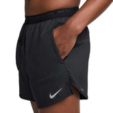 Short Running Uomo Nike Nk Dri Fit Stride 5 In Nero | NonSoloSport
