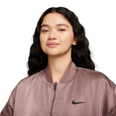 Giacca Donna Nike Sportswear Bomber Varsity Reversibile Viola Platino | NonSoloSport