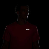 Nike T-Shirt Miler Uomo Rosa | NonSoloSport