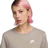 T-Shirt Donna Nike Sportswear Club Essentials Beige | NonSoloSport