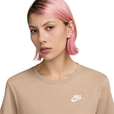 T-Shirt Donna Nike Sportswear Club Essentials Beige | NonSoloSport