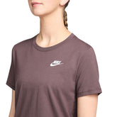 T-Shirt Donna Nike Sportswear Club Essentials Viola | NonSoloSport