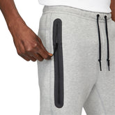 Nike Pantaloni Sportswear Tech Fleece Uomo Grigio Nero | NonSoloSport