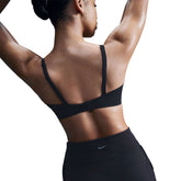 Top Donna Nike Alate Minimalist Nero | NonSoloSport
