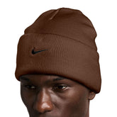 Berretto Nike Peak Swoosh Marrone | NonSoloSport