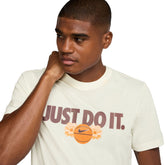 T-Shirt Uomo Nike Basket Dri-FIT Beige | NonSoloSport