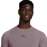 T-Shirt Uomo Nike Pro Training Marrone Scuro | NonSoloSport