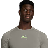 T-Shirt Uomo Nike Pro Training Verde | NonSoloSport
