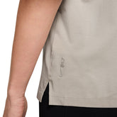 T-Shirt Donna Nike 24.7 ImpossiblySoft Light Beige | NonSoloSport
