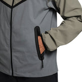Giacca Uomo Nike Tech Grigio Verde | NonSoloSport