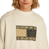 Felpa Uomo Tommy Jeans French Terry Paisley Flag Sabbia | NonSoloSport