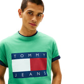 T-Shirt Uomo Tommy Jeans Flag Badge Verde Blu | NonSoloSport