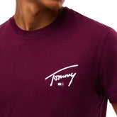 T-Shirt Uomo Tommy Jeans Signature Chest Bordeaux | NonSoloSport