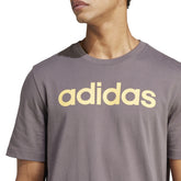 adidas T-Shirt Essentials Single Linear Embroidered Logo Uomo Grigio | NonSoloSport