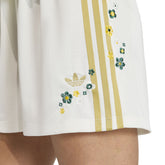 Shorts Donna Adidas x Liberty London Firebird Beige | NonSoloSport