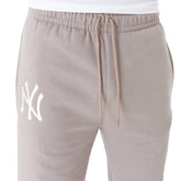Jogger Uomo New Era Fleece League Essentials Ny Grigio | NonSoloSport