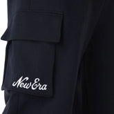 Pantalone Jogger Uomo New Era Script Nero | NonSoloSport