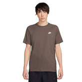 T-Shirt Uomo Nike Sportswear Club Marrone | NonSoloSport