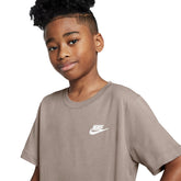 T-Shirt Ragazzo Nike Sportswear Marrone | NonSoloSport