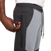 Pantaloni Jogger Uomo Nike Tech Grigio Nero | NonSoloSport