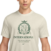 T-Shirt Uomo Nike Sportswear Beige Verde | NonSoloSport