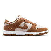 Sneakers Donna Nike Dunk Low Suede Beige Marrone | NonSoloSport